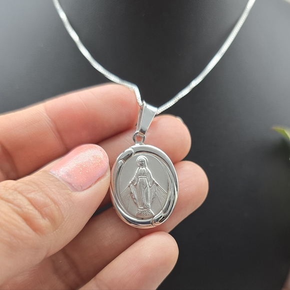 ❤️ VIRGEN MARY NECKLACE - Picture 5 of 7